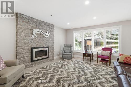 4 Kevin Drive, Pelham (Fonthill), ON - Indoor Photo Showing Living Room With Fireplace