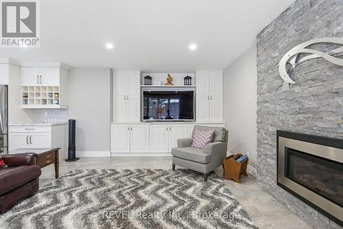 4 Kevin Drive, Pelham (Fonthill), ON - Indoor Photo Showing Living Room With Fireplace