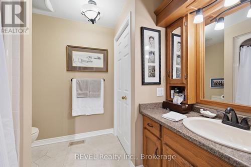 4 Kevin Drive, Pelham (Fonthill), ON - Indoor Photo Showing Bathroom