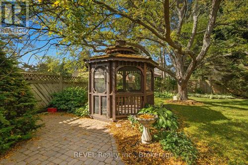 4 Kevin Drive, Pelham (Fonthill), ON - Outdoor With Backyard