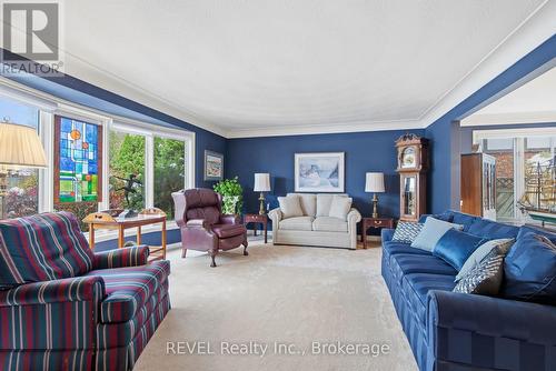 4 Kevin Drive, Pelham (Fonthill), ON - Indoor Photo Showing Living Room
