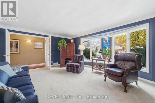 4 Kevin Drive, Pelham (Fonthill), ON - Indoor Photo Showing Living Room