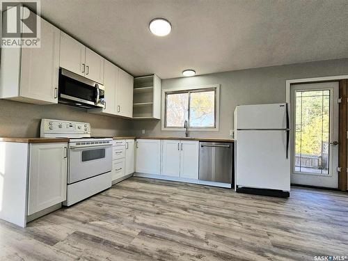206 George Crescent, Esterhazy, SK - Indoor Photo Showing Kitchen