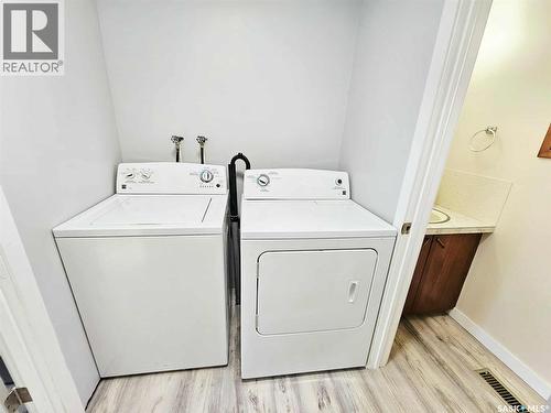 206 George Crescent, Esterhazy, SK - Indoor Photo Showing Laundry Room