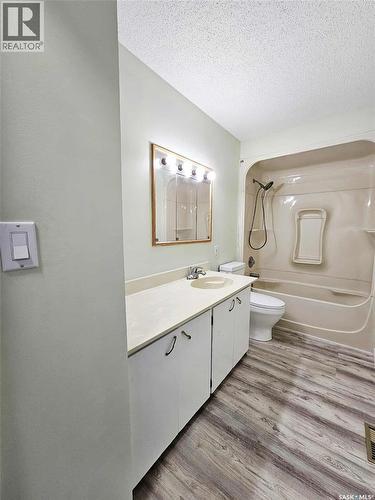206 George Crescent, Esterhazy, SK - Indoor Photo Showing Bathroom