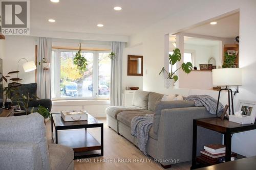 743 West Shore Boulevard, Pickering, ON - Indoor Photo Showing Living Room