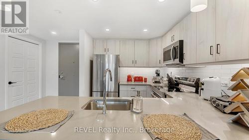 106 - 3998 Victoria Avenue, Lincoln (Lincoln-Jordan/Vineland), ON - Indoor Photo Showing Kitchen With Stainless Steel Kitchen With Double Sink With Upgraded Kitchen