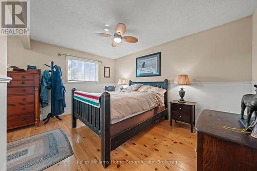 423 King Street E, Wellington North (Mount Forest), ON - Indoor Photo Showing Bedroom