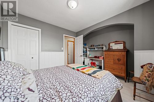 423 King Street E, Wellington North (Mount Forest), ON - Indoor Photo Showing Bedroom