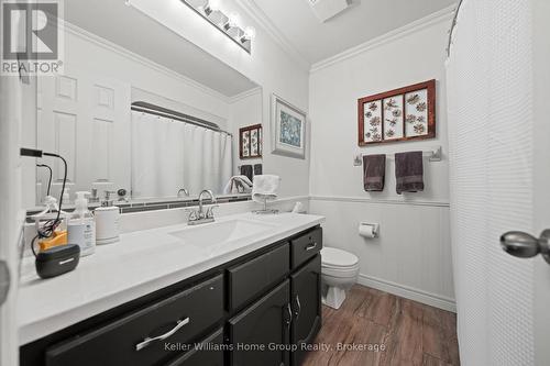423 King Street E, Wellington North (Mount Forest), ON - Indoor Photo Showing Bathroom