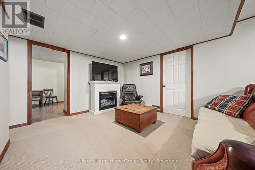 423 King Street E, Wellington North (Mount Forest), ON - Indoor With Fireplace