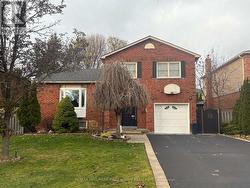 130 WILLIAM STEPHENSON DRIVE  Whitby (Blue Grass Meadows), ON L1N 8V1