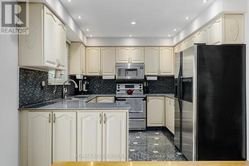 1106 Ridge Valley Drive, Oshawa (Pinecrest), ON - Indoor Photo Showing Kitchen With Stainless Steel Kitchen