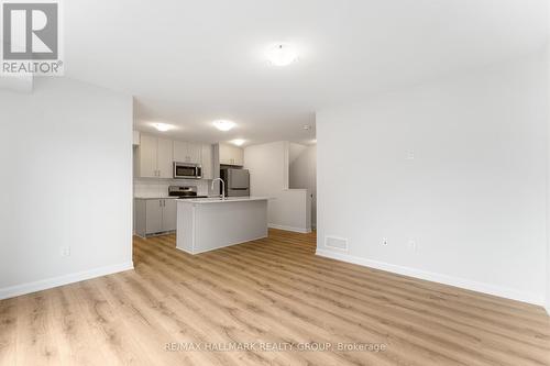 1023 Creekway Private, Ottawa, ON - Indoor Photo Showing Kitchen