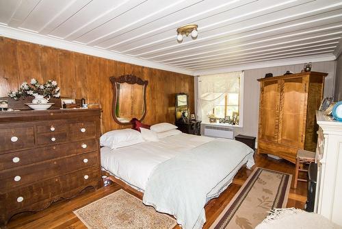 Primary bedroom - 46 Route 132 E., Saint-Denis-De La Bouteillerie, QC - Indoor Photo Showing Bedroom