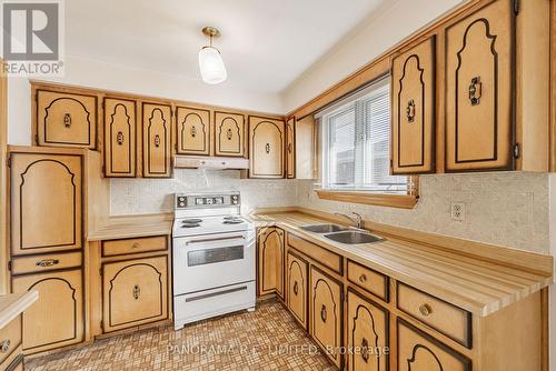 7778 Benavon Road, Mississauga, ON - Indoor Photo Showing Kitchen With Double Sink