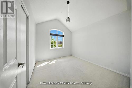 80 Cauthers Crescent, New Tecumseth, ON - Indoor Photo Showing Other Room