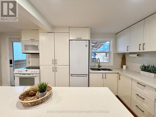 248 Dufferin Avenue, Quinte West (Trenton Ward), ON - Indoor Photo Showing Kitchen With Double Sink