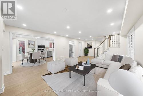 32 Downy Emerald Drive, Bradford West Gwillimbury, ON - Indoor Photo Showing Living Room
