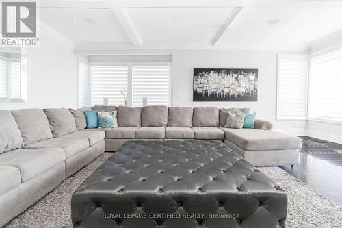 9170 Sideroad 27, Erin, ON - Indoor Photo Showing Living Room