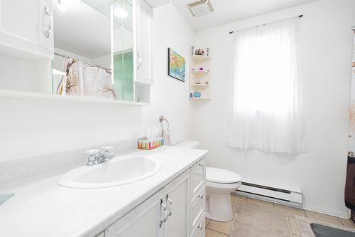 Salle de bains - 42 Route 335, Saint-Lin/Laurentides, QC - Indoor Photo Showing Bathroom