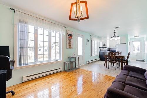 Salon - 42 Route 335, Saint-Lin/Laurentides, QC - Indoor Photo Showing Other Room