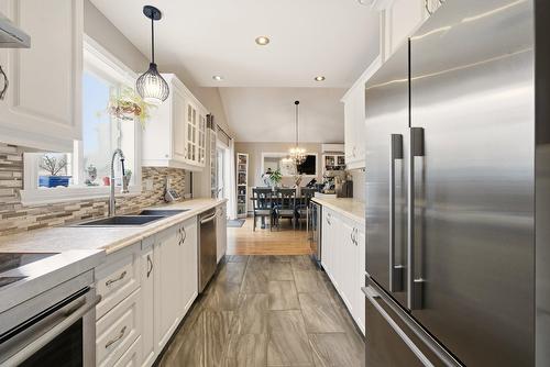 Kitchen - 17 Rue Des Perdrix, Saint-Basile-Le-Grand, QC - Indoor Photo Showing Kitchen With Double Sink With Upgraded Kitchen