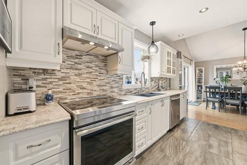 Kitchen - 17 Rue Des Perdrix, Saint-Basile-Le-Grand, QC - Indoor Photo Showing Kitchen With Double Sink With Upgraded Kitchen