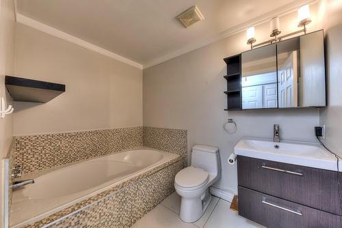 Bathroom - 6017 Rue Hamilton, Montréal (Le Sud-Ouest), QC - Indoor Photo Showing Bathroom