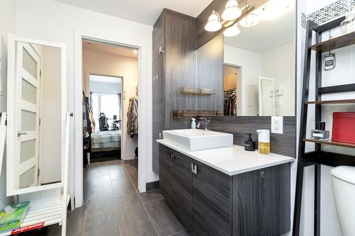 Bathroom - 1102-1150 Rue St-Denis, Montréal (Ville-Marie), QC - Indoor Photo Showing Bathroom