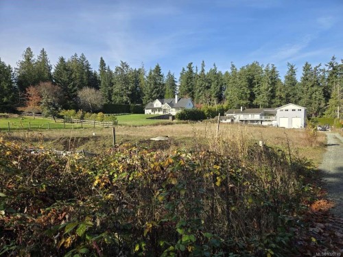 1216 Clayton Rd, North Saanich, BC 