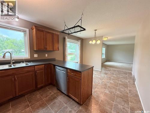 406 Main Street, Climax, SK - Indoor Photo Showing Kitchen