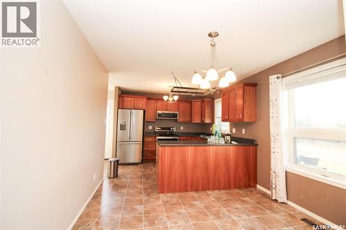 406 Main Street, Climax, SK - Indoor Photo Showing Kitchen
