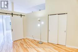 Den/second bedroom - 