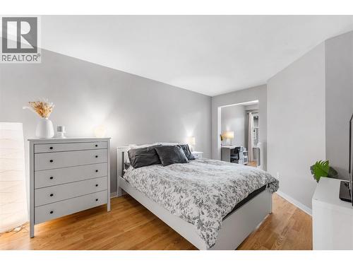 555 Yates Road Unit# 403, Kelowna, BC - Indoor Photo Showing Bedroom