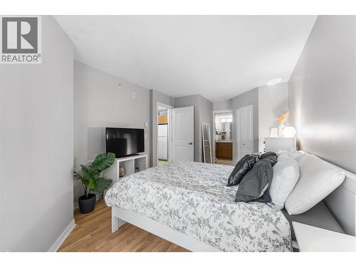 555 Yates Road Unit# 403, Kelowna, BC - Indoor Photo Showing Bedroom