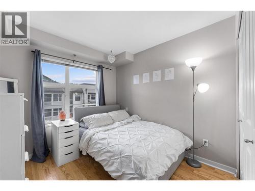555 Yates Road Unit# 403, Kelowna, BC - Indoor Photo Showing Bedroom