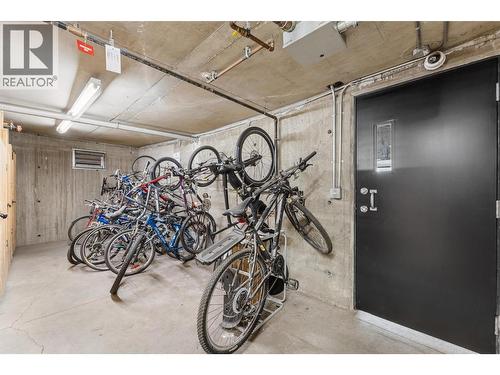 555 Yates Road Unit# 403, Kelowna, BC - Indoor Photo Showing Garage