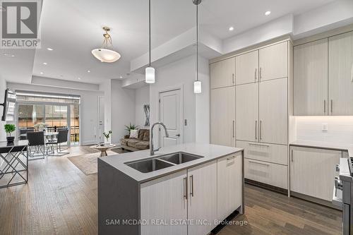 21 - 95 Brookfield Road, Oakville, ON - Indoor Photo Showing Kitchen With Double Sink With Upgraded Kitchen