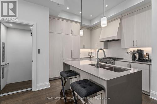 21 - 95 Brookfield Road, Oakville, ON - Indoor Photo Showing Kitchen With Double Sink With Upgraded Kitchen