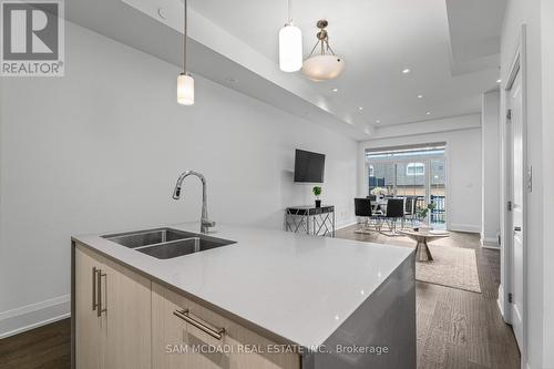 21 - 95 Brookfield Road, Oakville, ON - Indoor Photo Showing Kitchen With Double Sink