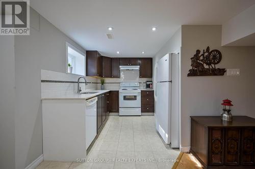 390 Wendall Place, Oakville, ON - Indoor Photo Showing Kitchen