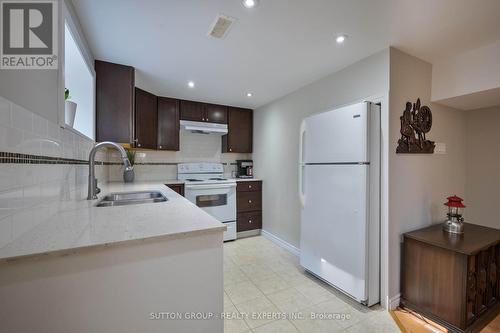 390 Wendall Place, Oakville, ON - Indoor Photo Showing Kitchen With Double Sink