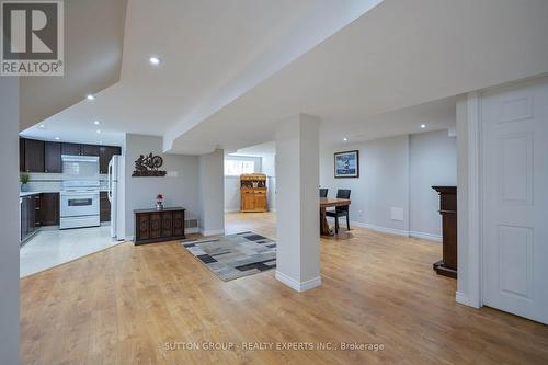 390 Wendall Place, Oakville, ON - Indoor