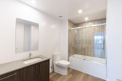 Bathroom - 214-555  - 565 Rue René-Lecavalier, Terrebonne (Terrebonne), QC - Indoor Photo Showing Bathroom