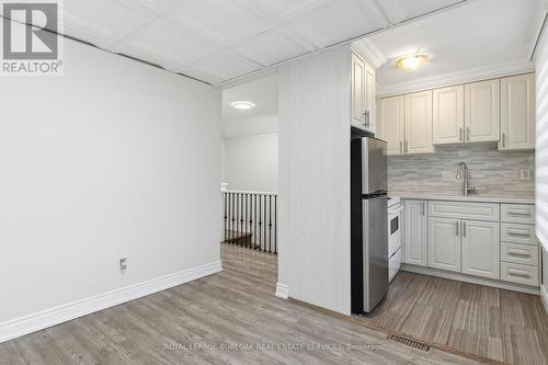 71 Glendale Avenue N, Hamilton, ON - Indoor Photo Showing Kitchen