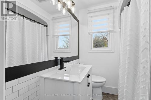 71 Glendale Avenue N, Hamilton, ON - Indoor Photo Showing Bathroom