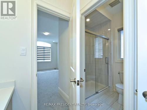 210 Mckean Drive, Whitchurch-Stouffville, ON - Indoor Photo Showing Bathroom