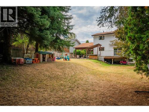 110 Cedar Avenue, Fruitvale, BC - Outdoor