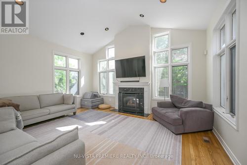 237 Castlegrove Boulevard, London North (North K), ON - Indoor Photo Showing Living Room With Fireplace